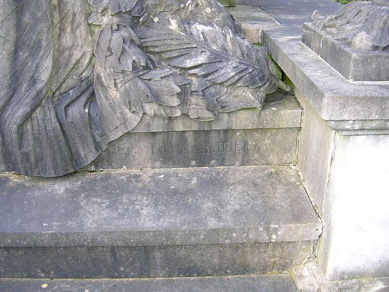 Grabmal der Familie Poensgen auf dem Dsseldorfer Nordfriedhof