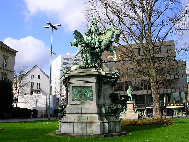 Kaiser Wilhelm I. Denkmal auf dem Martin Luther Platz in Dsseldorf!