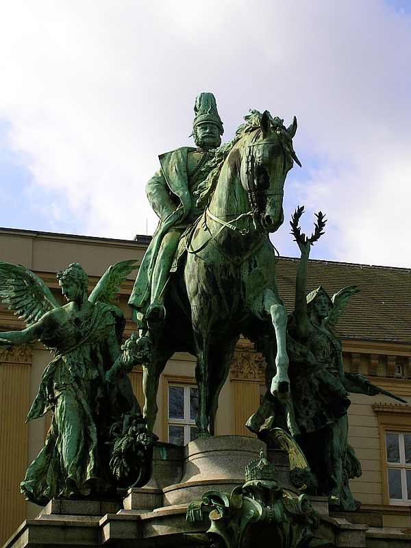 Kaiser Wilhelm I. Denkmal auf dem Martin Luther Platz in Dsseldorf!