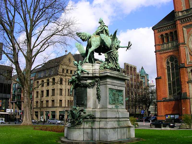 Kaiser Wilhelm I. Denkmal auf dem Martin Luther Platz in Dsseldorf!